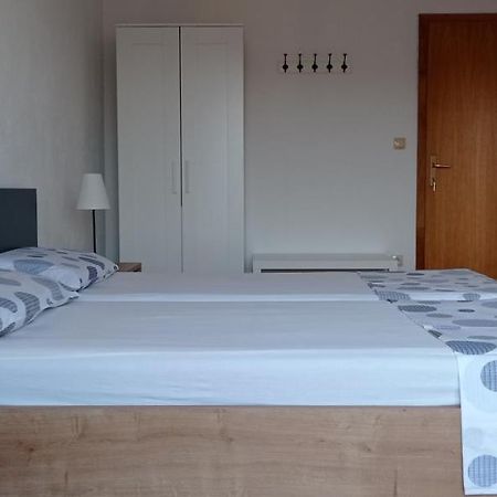 Studio Apartment With Balcony Трогир Екстериор снимка