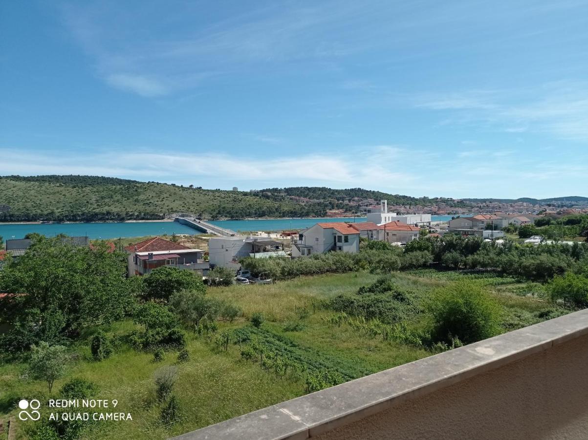 Studio Apartment With Balcony Трогир Екстериор снимка