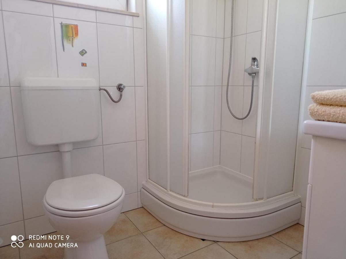 Studio Apartment With Balcony Трогир Екстериор снимка