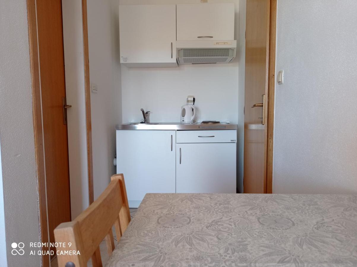 Studio Apartment With Balcony Трогир Екстериор снимка