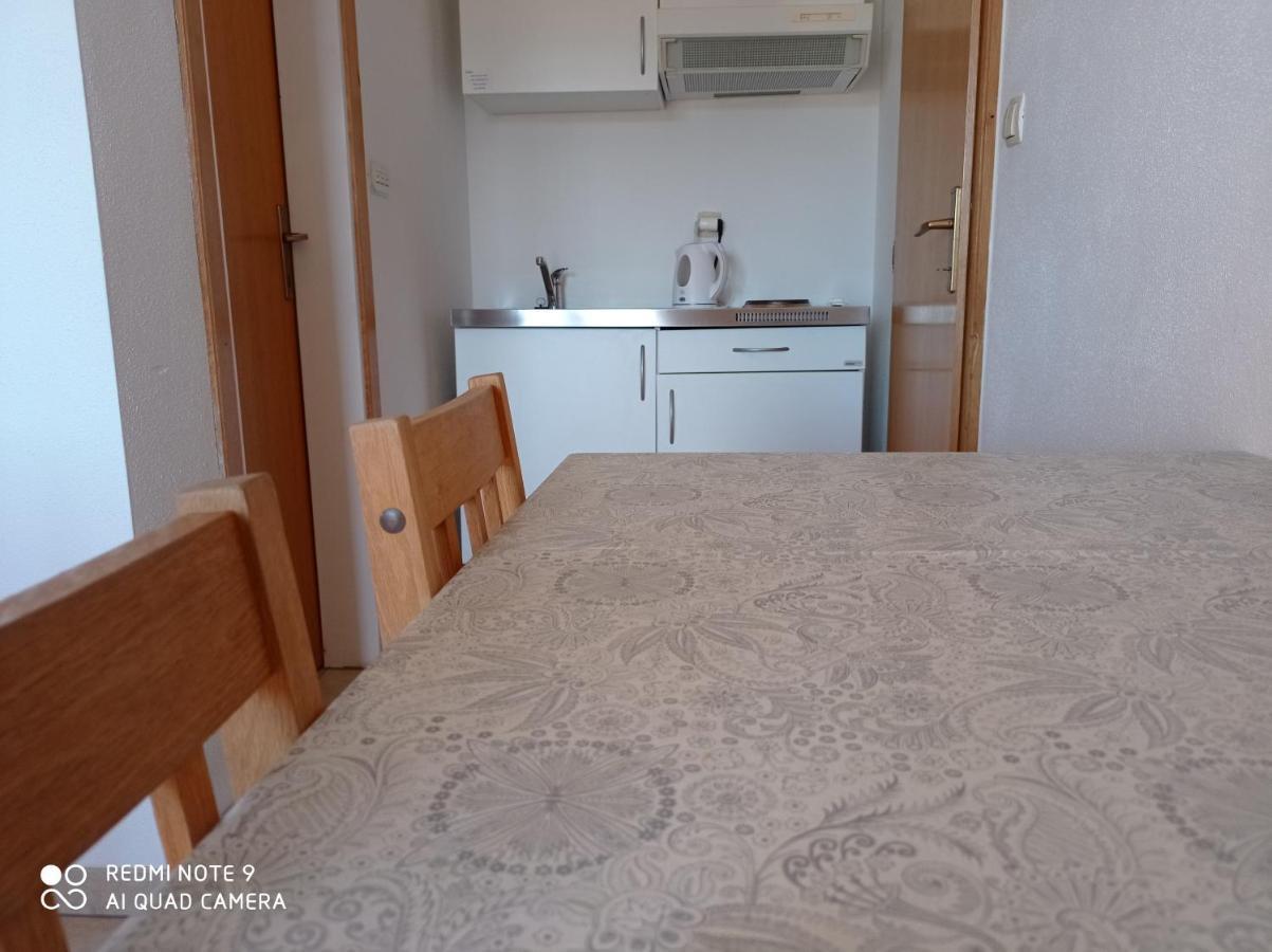 Studio Apartment With Balcony Трогир Екстериор снимка