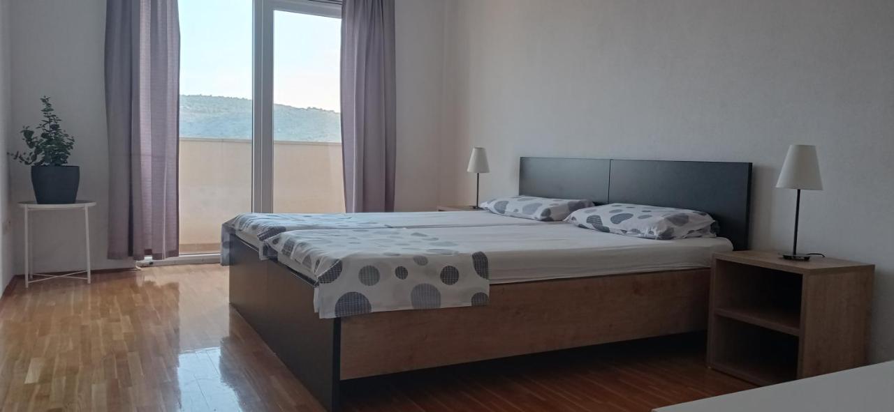 Studio Apartment With Balcony Трогир Екстериор снимка